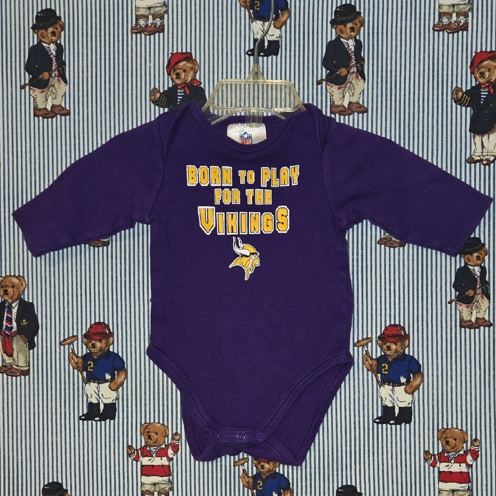 Born To Play For The Vikings NFL Team Apparel 0-3 Months Baby Longsleeve Onesie
